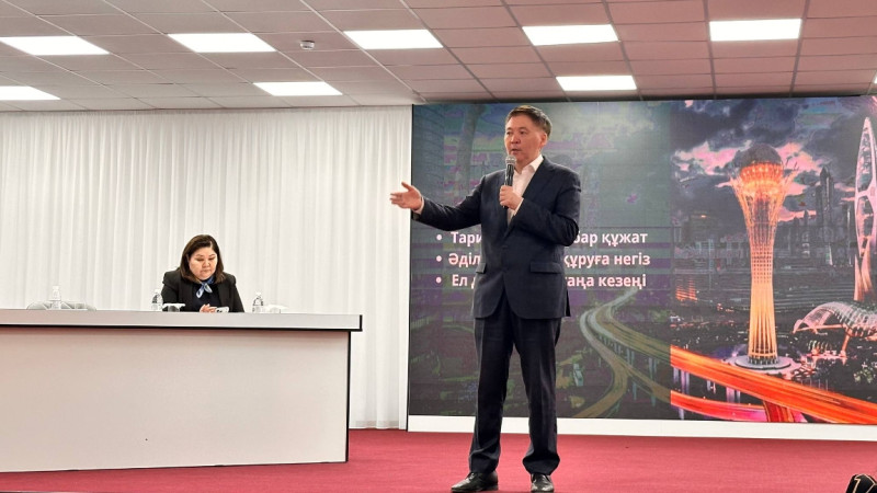 Astanada muǵalimderge Konstitýtsiia ózgeristeri túsindirildi