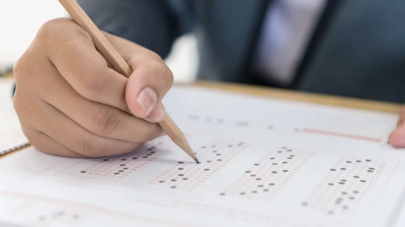 “Qazaq tilin bilý mindetteledi”. Qazaqstanda turýǵa nietti sheteldikterge jańa talap engizilmek