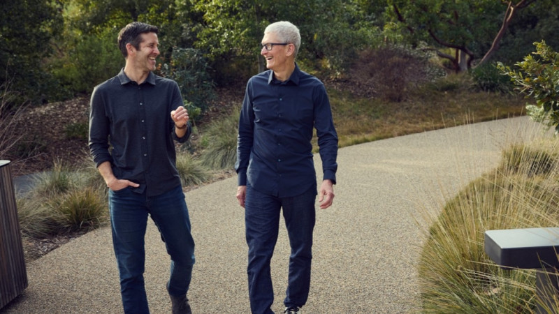 تيم كۋك دەۋٸرٸ اياقتالدى: Apple كومپانيياسىنا جاڭا باسشى كەلەدٸ