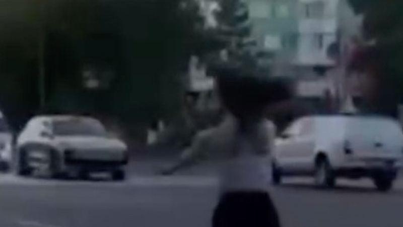 Pavlodarda jaiaý júrginshiler ótkelinde "salto" jasaǵan qyz sot aldynda jaýap berdi