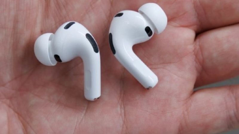 Apple тарихындағы ең ауқымды өнімдер: камерасы бар AirPods пен жиналмалы iPhone шығарылуы мүмкін