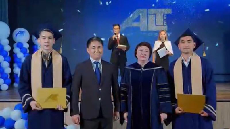 Алматыда диплом тапсыру салтанатында екі түлекке жұмыс берілді
