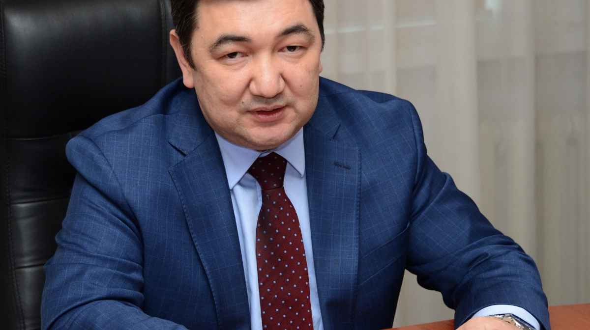 سەناتور حابارسىز شەتەل اسىپ كەتكەن جەتٸم بالالار مەسەلەسٸن كٶتەردٸ