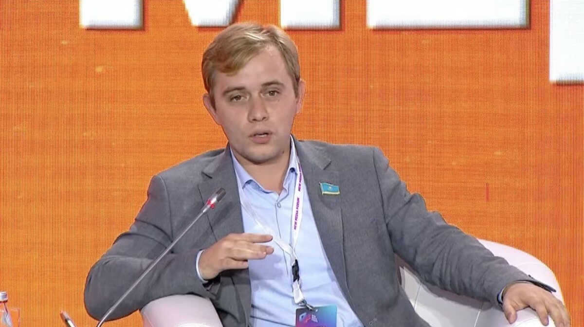 Úkimet Parlamentke shabýyl jasady: Májilismender minkabinetti Konstitýtsiialyq sotqa bere me?