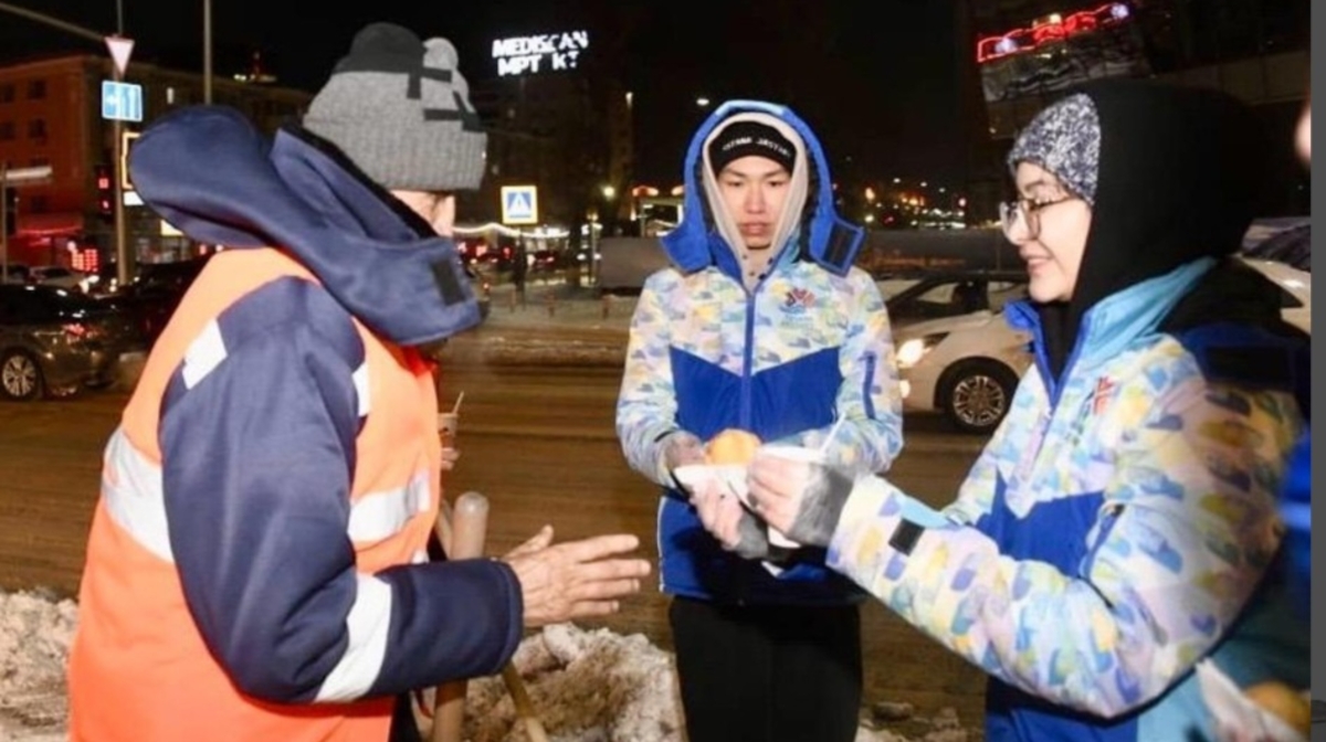 يگٸ ٸستەر مارافونى: استانا كوممۋنالشىلارىنا شاي مەن باۋىرساق بەرٸلدٸ