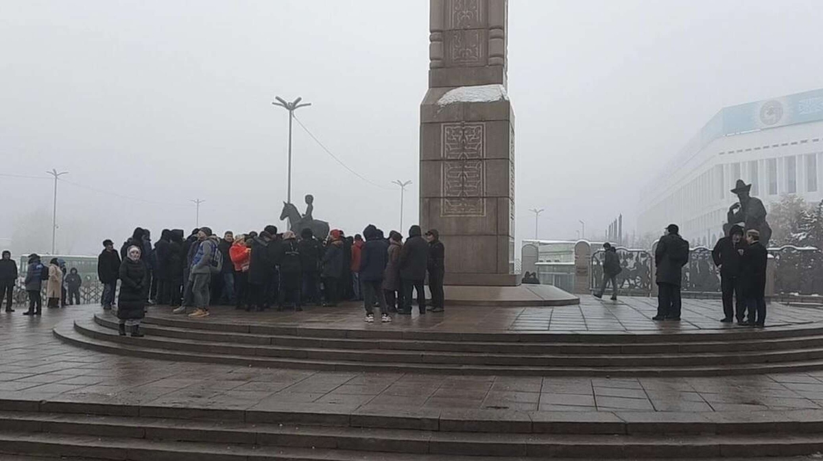 Almatyda Respýblika alańynda Qańtar oqiǵasynyń qurbandaryna quran oqyldy