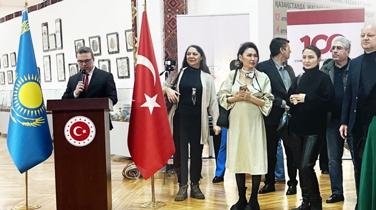 «تٷركييا عاسىرى: انادولى ەينەكتەرٸ, كەراميكاسى جەنە ٶرنەكتەرٸ – اتاجۇرتتا»