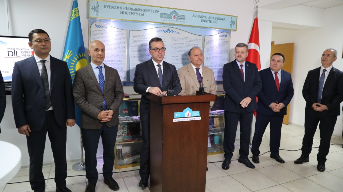 جۋرناليستەر تٷرٸك تٸلٸن تەگٸن ٷيرەنەدٸ   