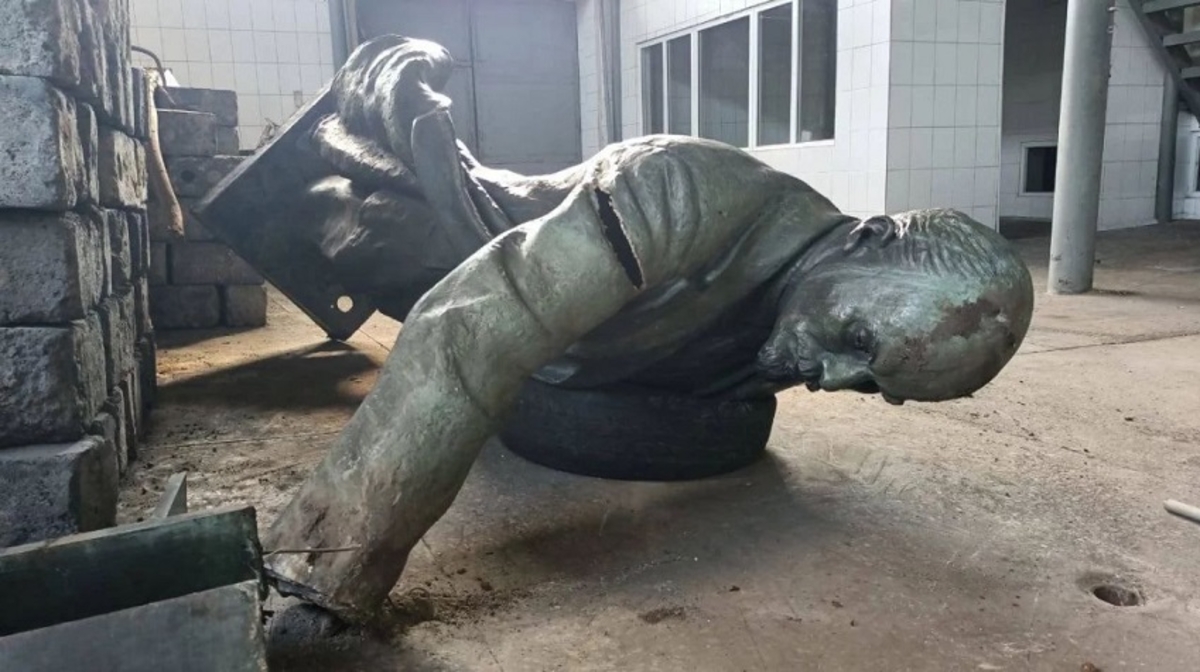 لەنيننٸڭ ەسكەرتكٸشٸن قالپىنا كەلتٸرۋگە قارسى پەتيتسييا جارييالاندى