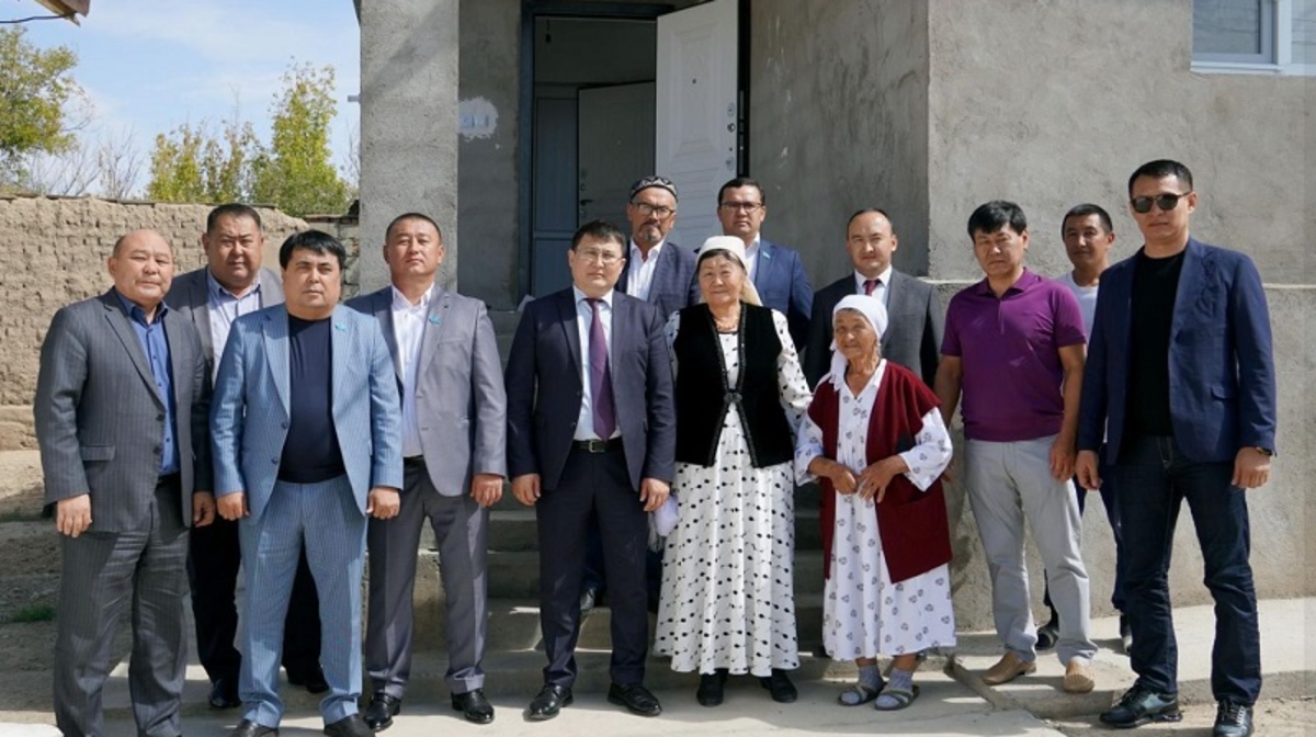 Жомарт жан жалғызбасты анаға  баспана сыйлады