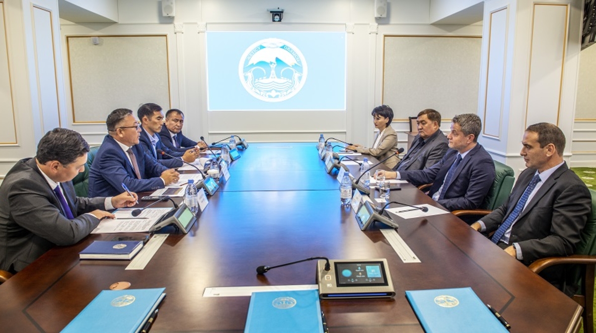 يزرايلدٸك كومپانييا جەتٸسۋدا كٷن ەلەكتر ستانساسىن سالۋعا ۋاعدالاستى
