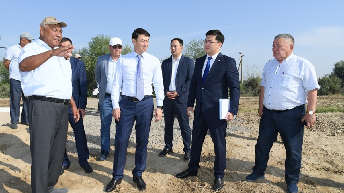Darhan Satybaldy Jetisai aýdanyndaǵy problemalyq nysandardyń qazirgi jaǵdaiymen tanysty