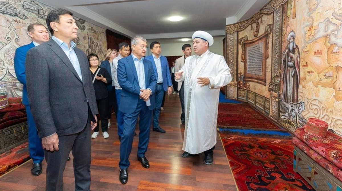 Altai Kólginov ShQO-daǵy «Islam mádenieti» murajaiymen tanysty