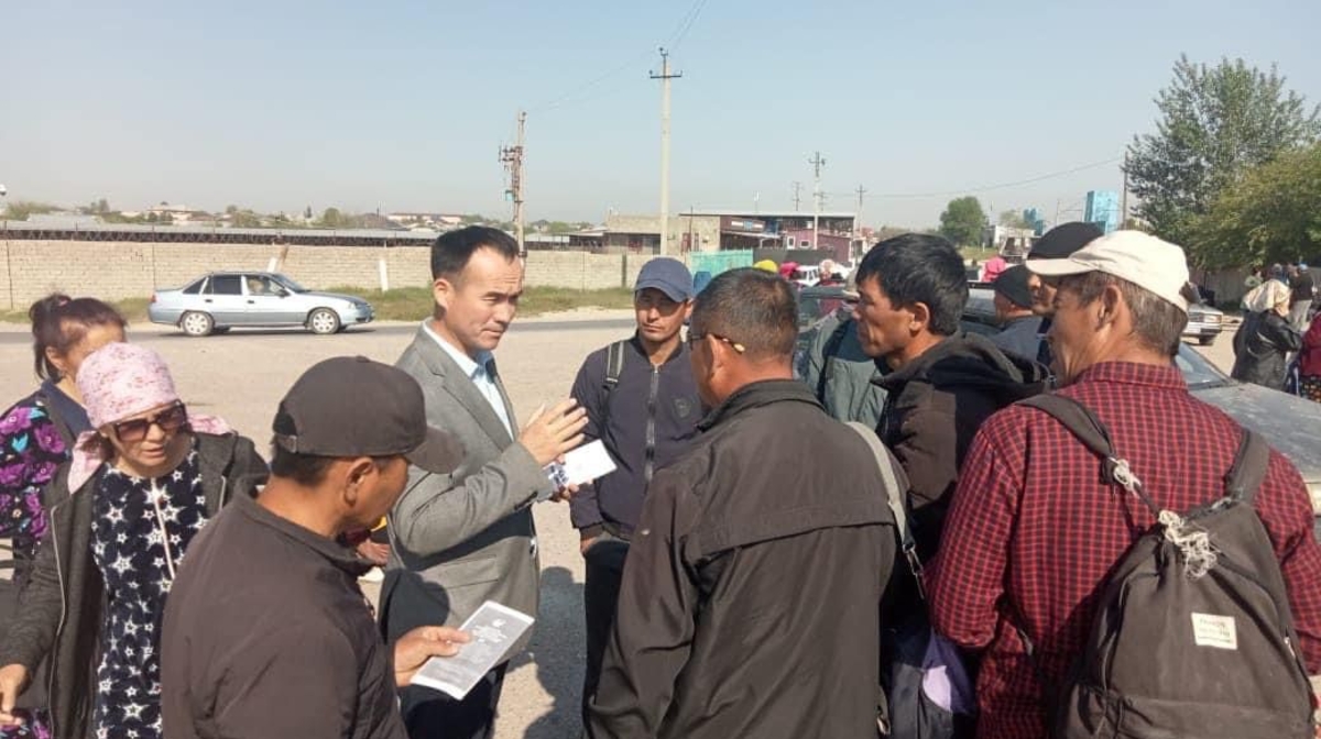 تٷركٸستان ەكٸمدٸگٸ تاپتاۋرىن جيىنداردى توقتاتىپ, جاستارمەن تٸكەلەي جۇمىس ٸستەۋگە كٶشتٸ