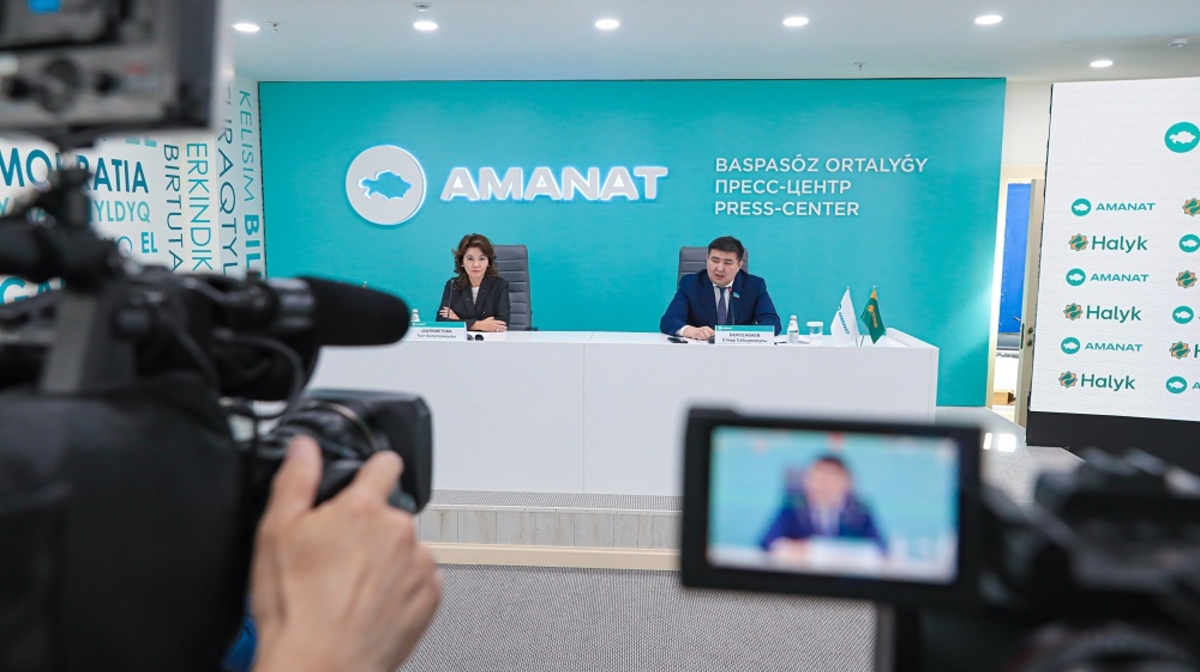 «AMANAT» پارتيياسى Halyk Bank-پەن بٸرگە «قارىزسىز قوعام» جوباسىن قولعا الدى