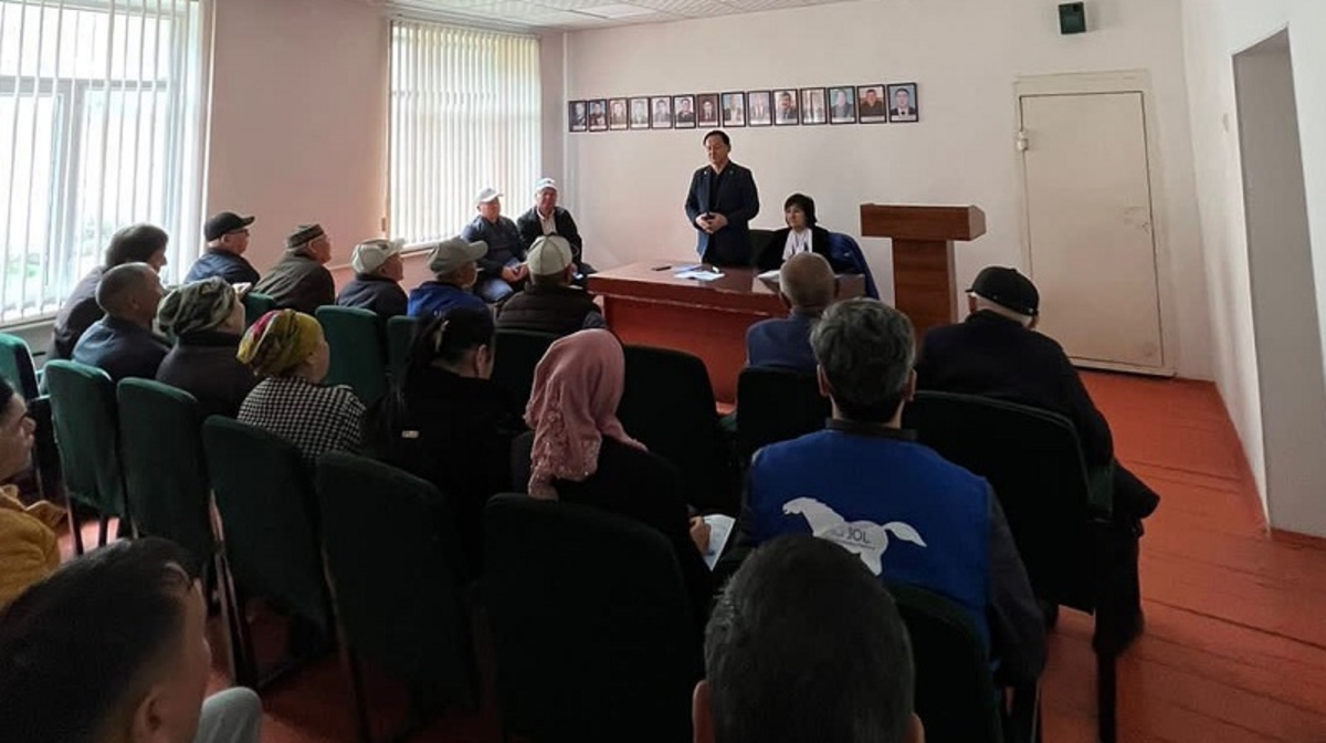 "Aq jol" belsendileri Shardara qalasynyń turǵyndarymen kezdesti