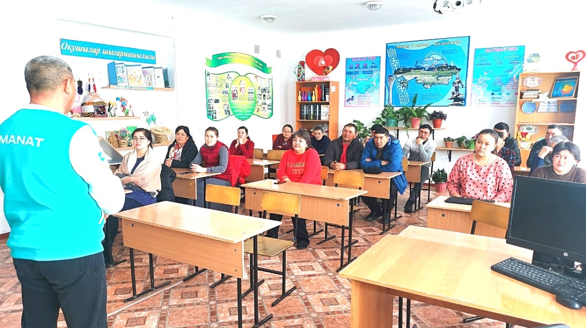 «AMANAT» كانديداتى اۋىل تۇرعىندارىمەن كەزدەستٸ
