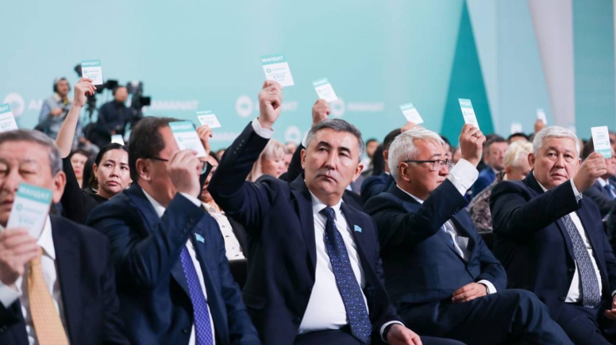 Qazaqstandaǵy eń iri partiia sezd ótkizgeli jatyr