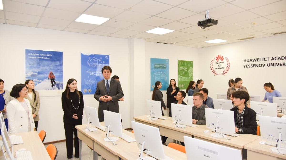 25 اكادەمييا اشىلادى: Huawei جاڭا قازاقستانعا قاجەتتٸ ٸت كادرلار دايىنداۋدا