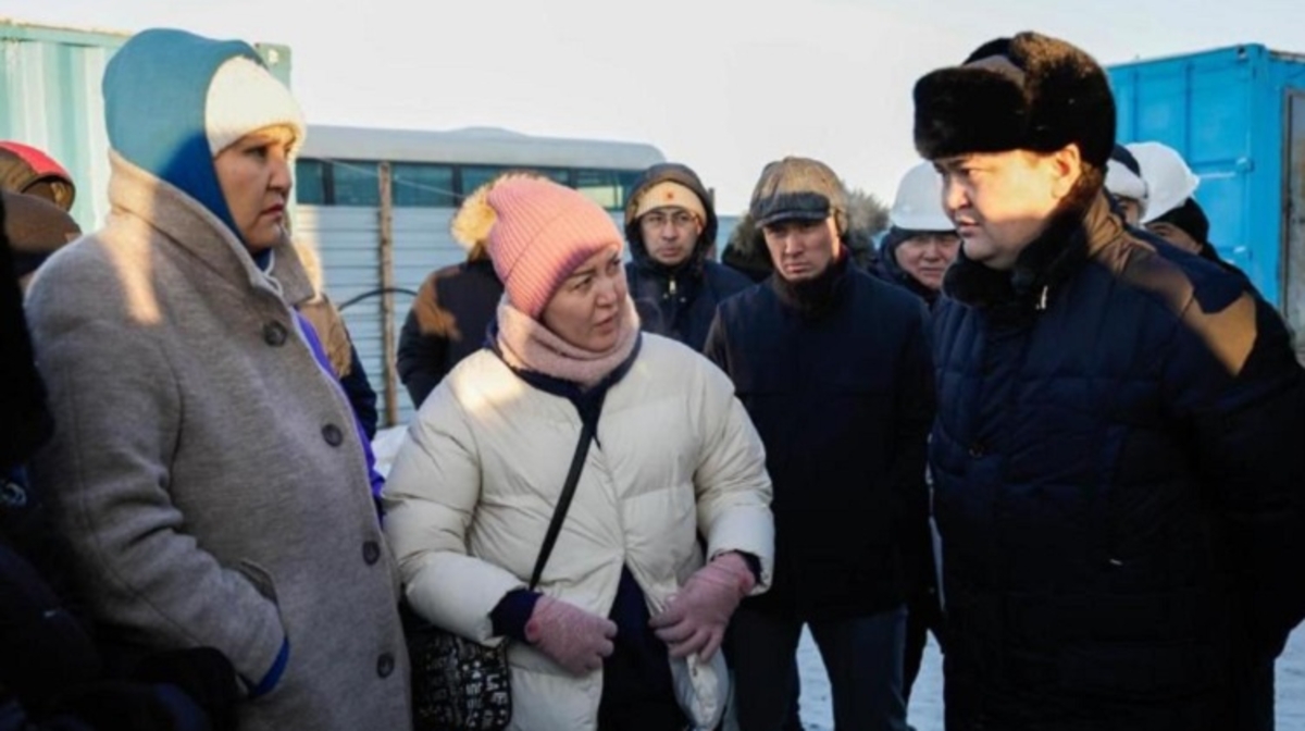 Jeńis Qasymbek Astandaǵy úleskerlermen kezdesti