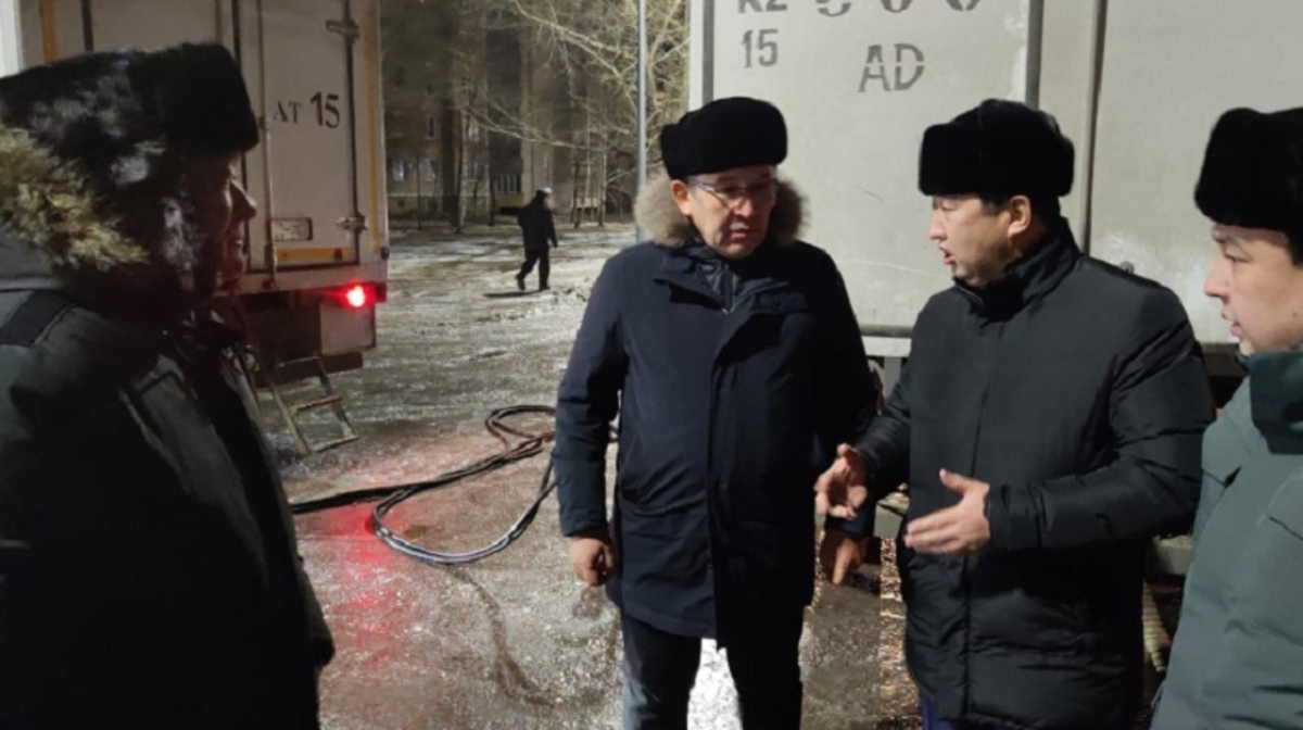 Aidarbek Saparov alǵashqy jumys kúni Petropavldaǵy apatty joiýǵa  kúsh saldy