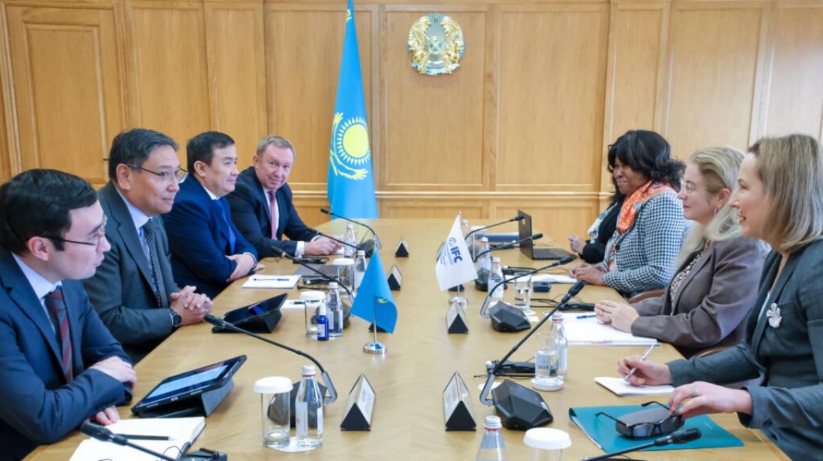 Almaty ákimi Halyqaralyq qarjy korporatsiiasynyń ókilderimen kezdesti