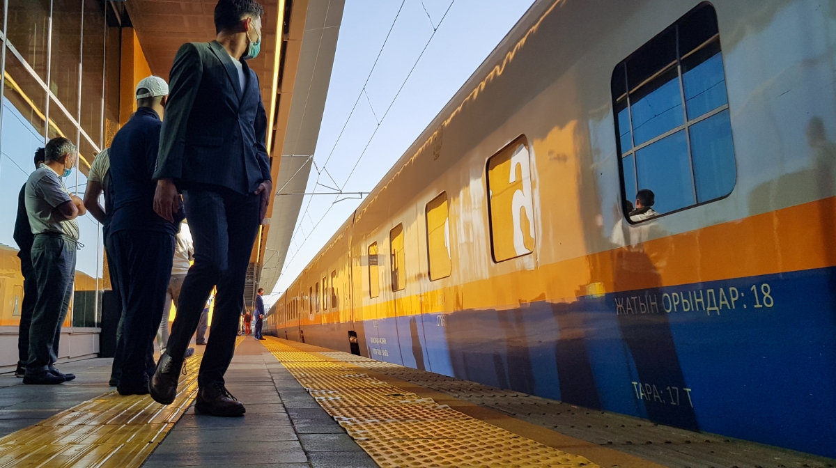 Almatyǵa úshinshi temirjol vokzaly aýadai qajet - Erbolat Dosaev