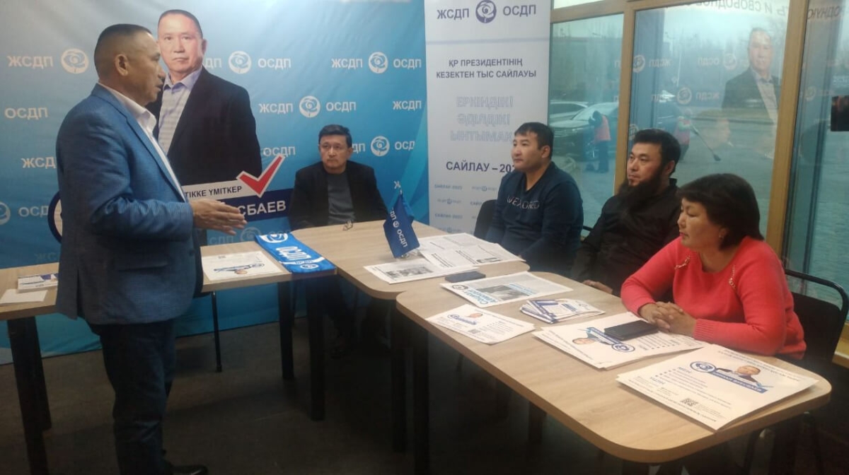 Prezidenttikke úmitker Nurlan Áýesbaev qurylysshylarmen kezdesti