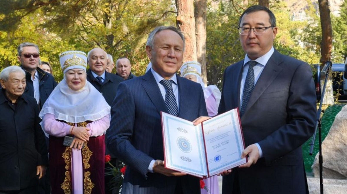 Almaty oblysynda mereke qarsańynda eskertkish ashylyp, ardager energetikter marapattaldy