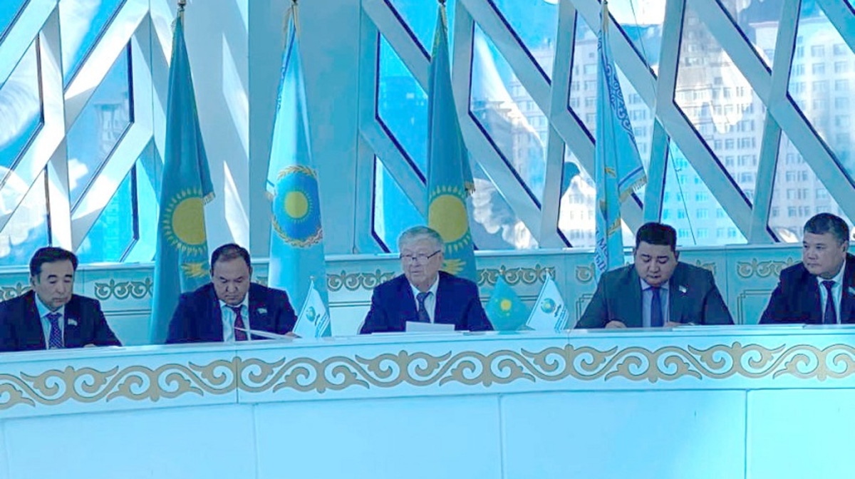 قازاقستان مەسليحاتتارى دەپۋتاتتارىنىڭ بٸرلەستٸگٸ توقاەۆتى پرەزيدەنتتٸك سايلاۋعا كانديدات رەتٸندە ۇسىندى