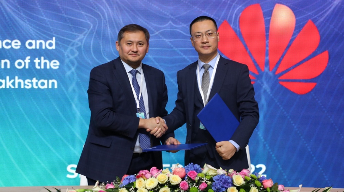 Студенттер мен оқытушылар Huawei компаниясында білім алып, тәжірибеден өтетін мүмкіндікке ие болды