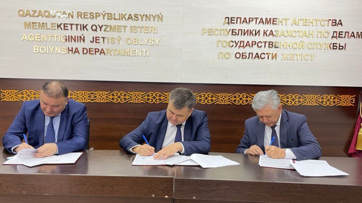 Jetisý oblysynda qyzmettik ádep normalarynyń saqtalýyn qamtamasyz etý maqsatynda úsh jaqty memorandým jasaldy