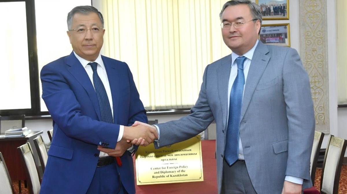 QazUÝ-de Qazaqstannyń syrtqy saiasaty jáne diplomatiiasy ortalyǵyn ashty