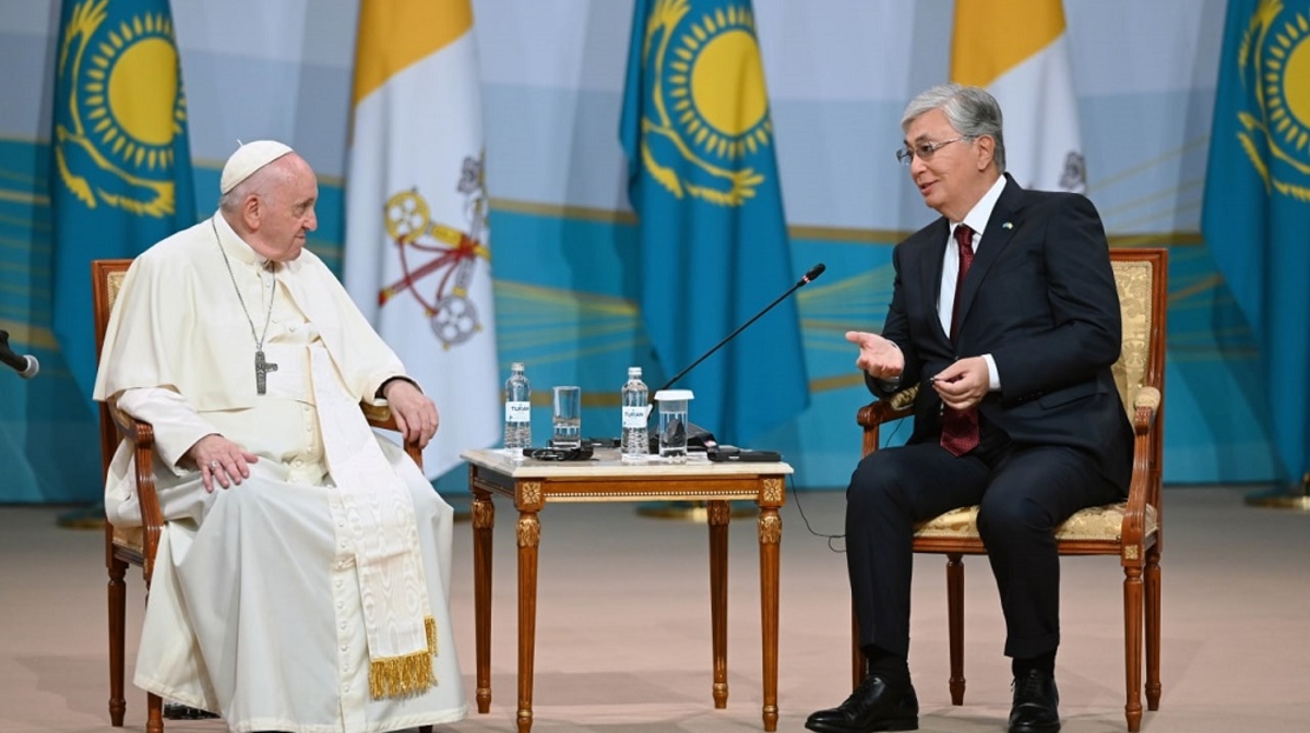 Toqaev Rim Papasy Frantsiskke Álemdik dinder sezin ótkizýge qoldaý kórsetkenine alǵys aitty