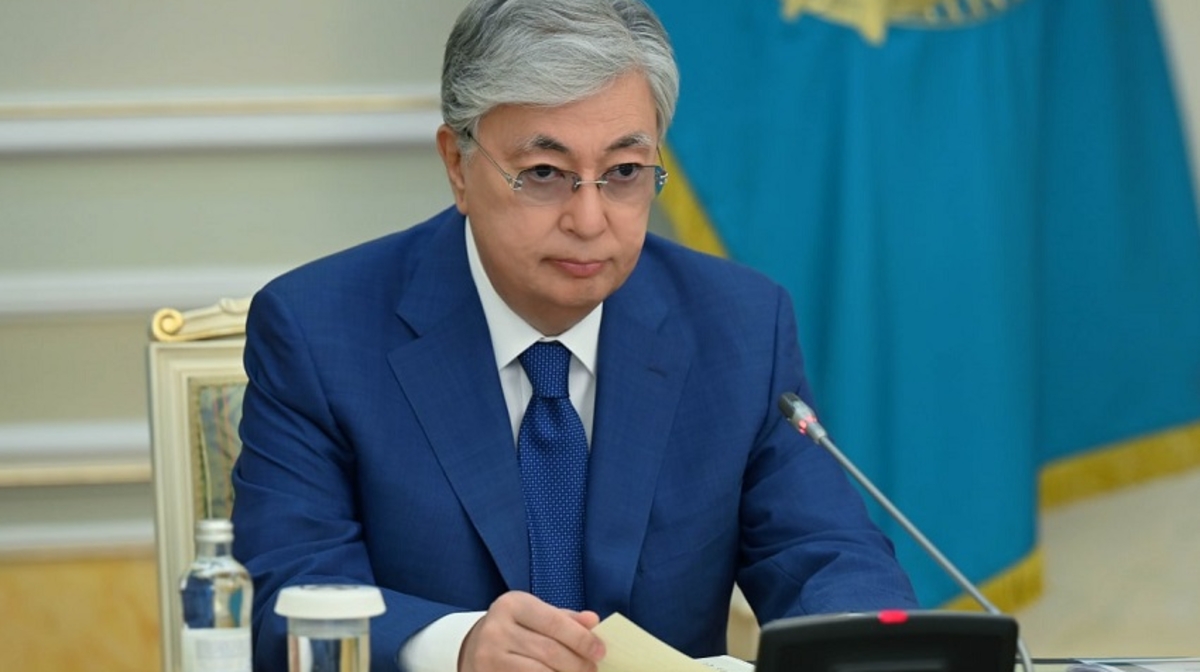 «Memleket múddesin qorǵai almady». Toqaev eki ministrge sógis jariialady