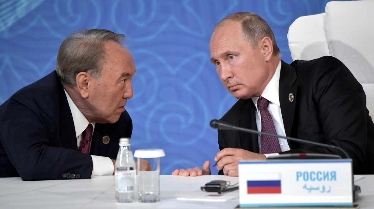 Nazarbaev bizdi Eýraziialyq odaqqa kirgize jazdady – ázirbaijan sarapshysy