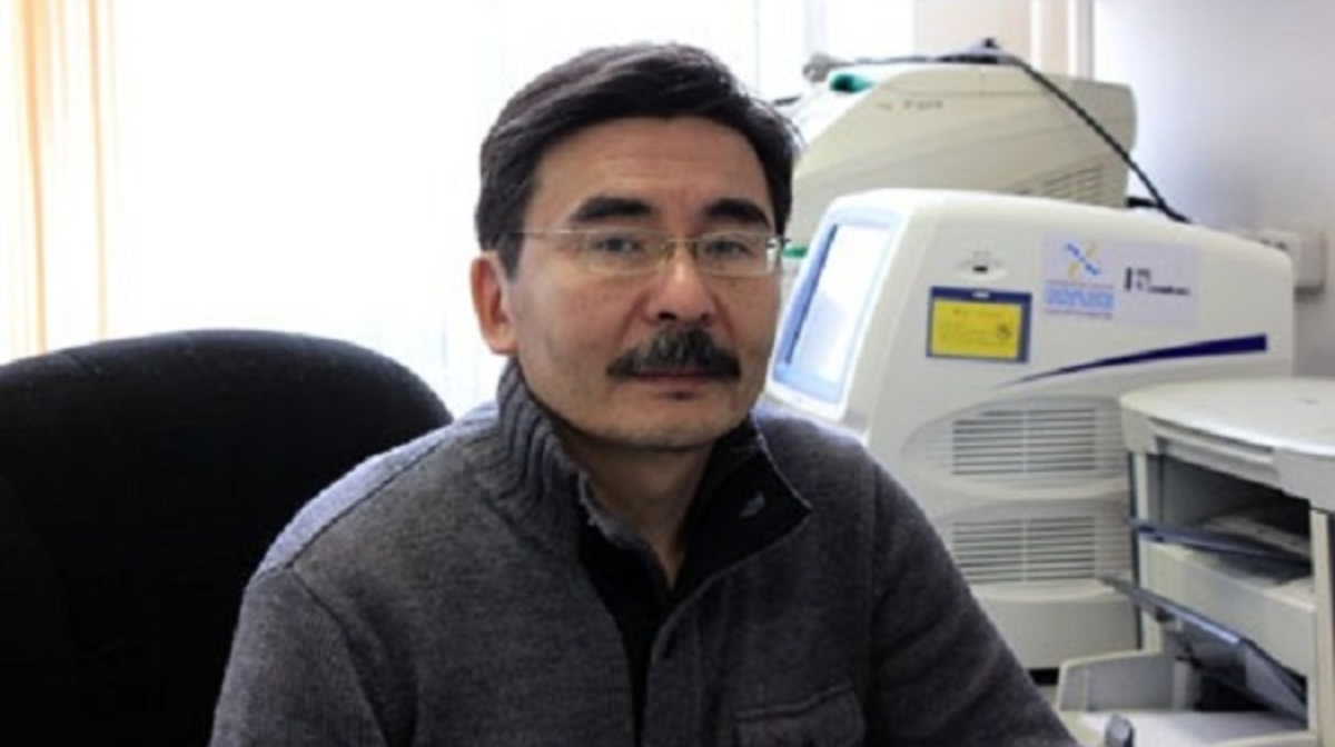 Qazaq ǵalymy alma aǵashynyń bakteriialyq kúiikke shaldyǵýynyń aldyn alatyn test oilap tapty