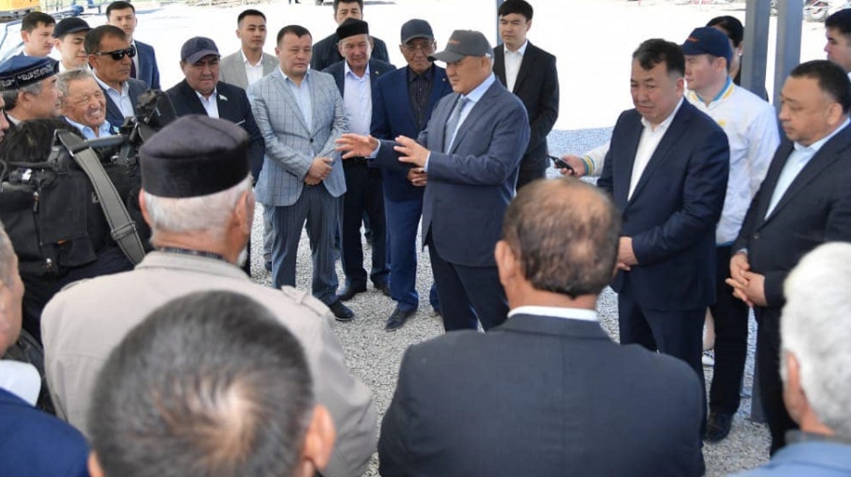 «گاز بەن جول مەسەلەسٸ شەشٸلدٸ». شٶكەەۆ سوزاق «دەپرەسسيۆتٸ اۋدان» دەگەن اتاۋىن جويعانىن ايتتى