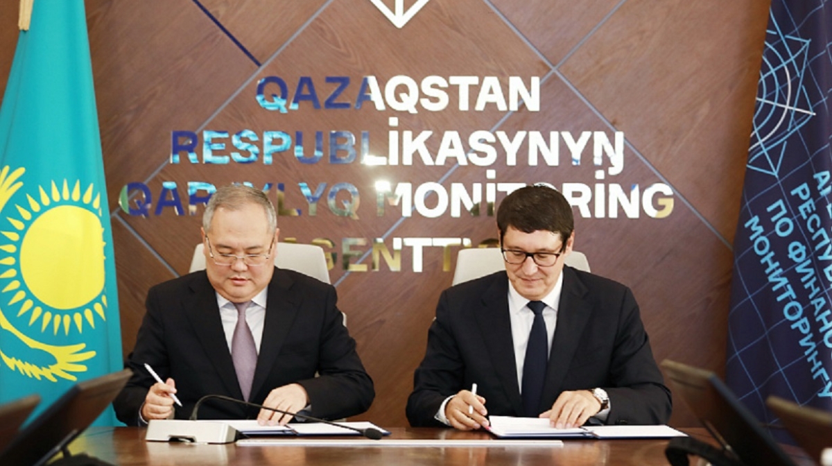 "Samuryq-Qazyna" qory men Qarjy monitoringi agenttigi yntymaqtastyq týraly qujatqa qol qoidy