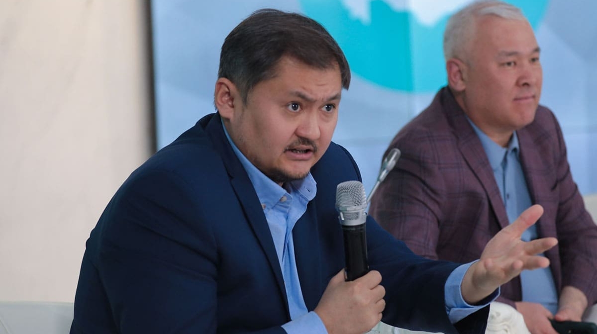 Saiasat Nurbek: Sýperprezidenttik júie saiasi institýttarmen sanaspady