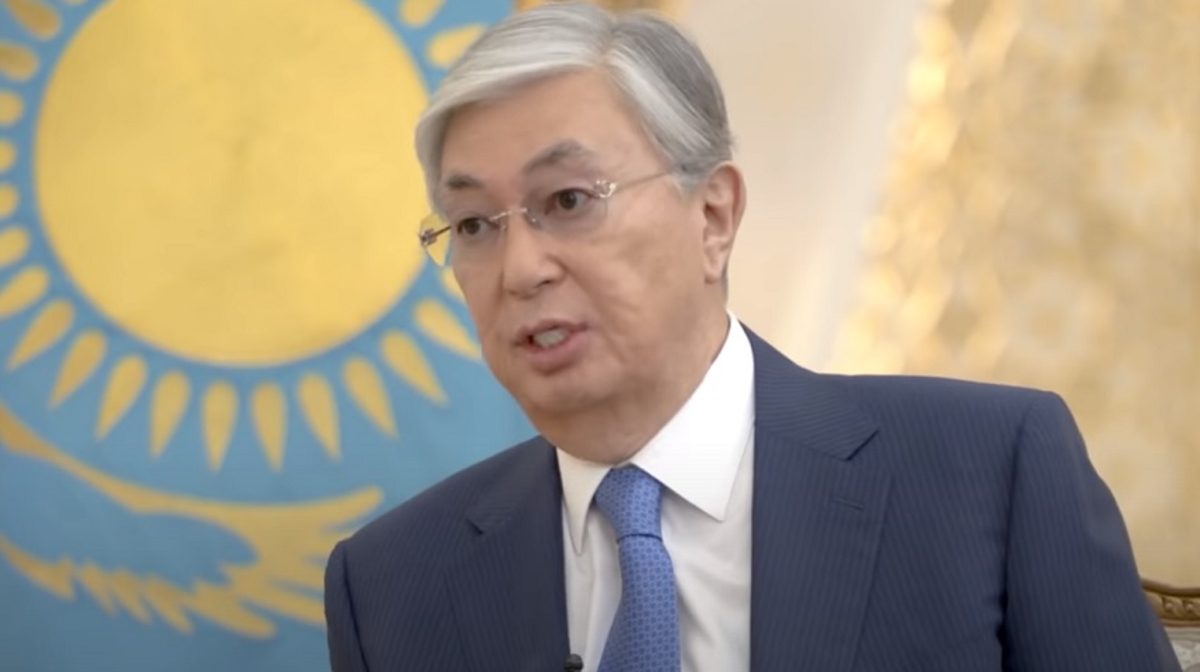 «بەيبٸت كٷندە ەسكەردەگٸ سارباز قازا بولماۋى كەرەك». توقاەۆ قازا بولعان ساربازدىڭ جاقىندارىنا كٶڭٸل ايتتى