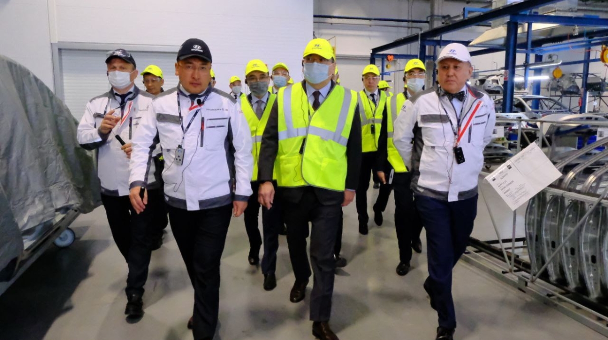 Almaty ákimi Erbolat Dosaevqa avtokomponentter shyǵaratyn zaýyttyń jobasy tanystyryldy