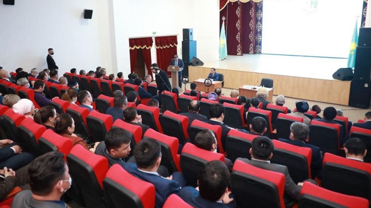 Mahambet Dosmuhambetov Jylyoi halqymen kezdesti