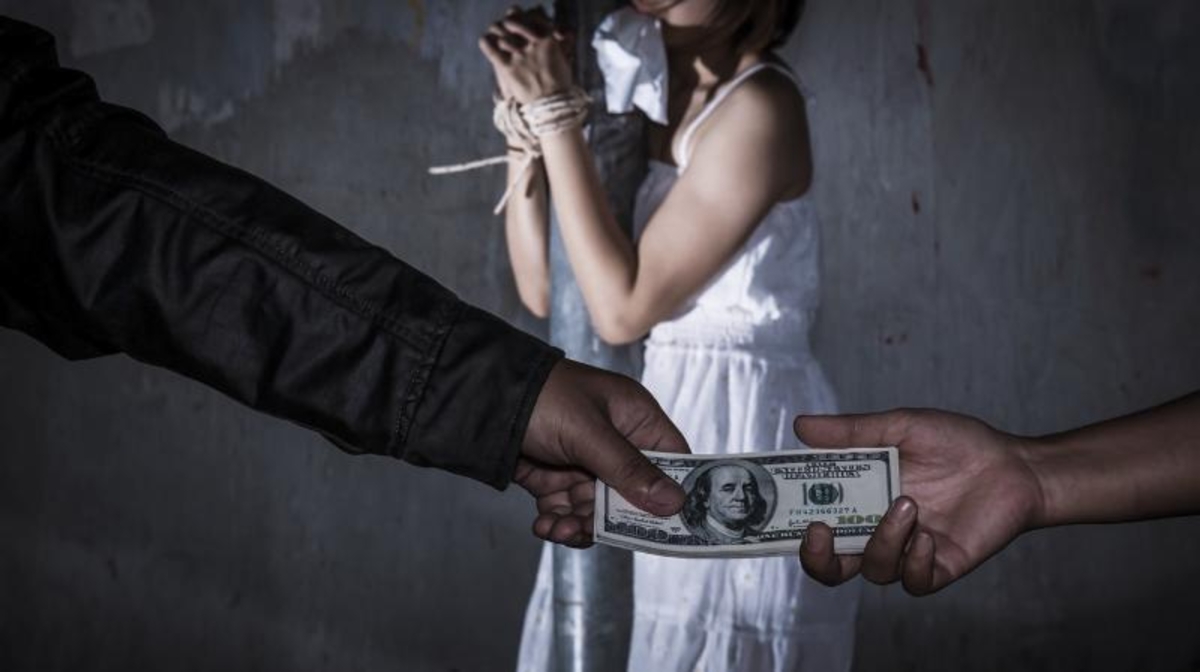 ادام ساۋداسىنا قارسى قوعام بولىپ كٷرەسۋ كەرەك