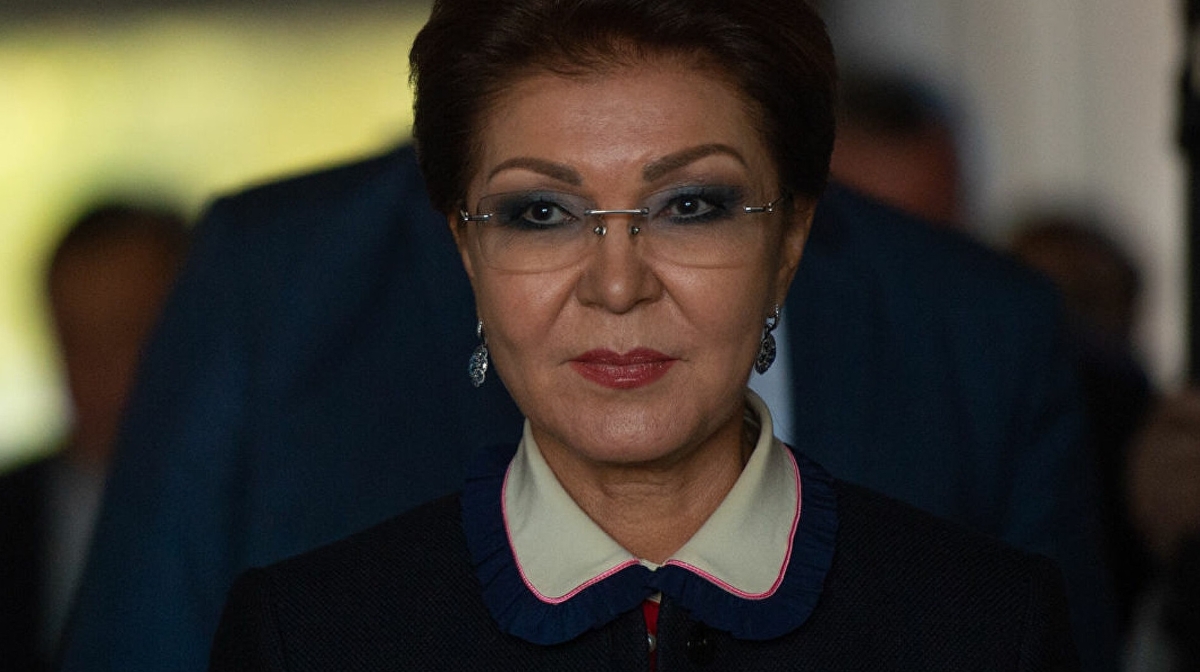 Nazarbaeva otstavkaǵa ketýi kerek. Ol senim votýmynan aiyryldy - depýtat Sarym