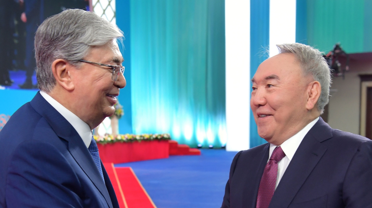 "Qatelespeitin adam joq!".  Toqaev Nazarbaev týraly pikir bildirdi