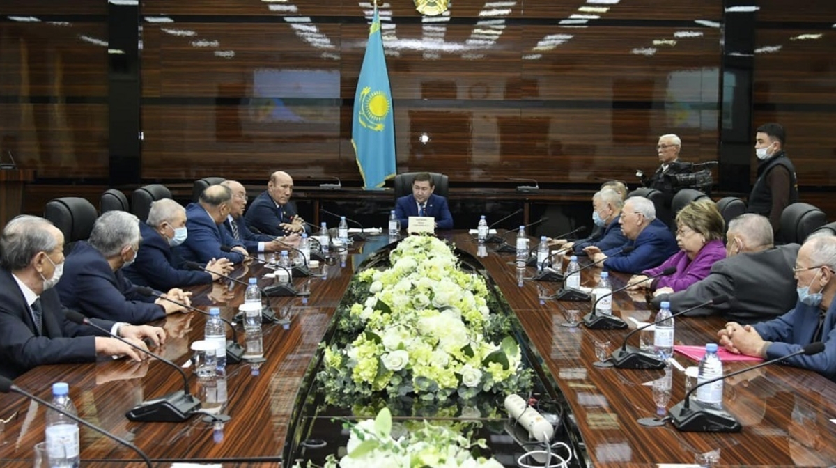 Áitenov ardagerlermen kezdesti