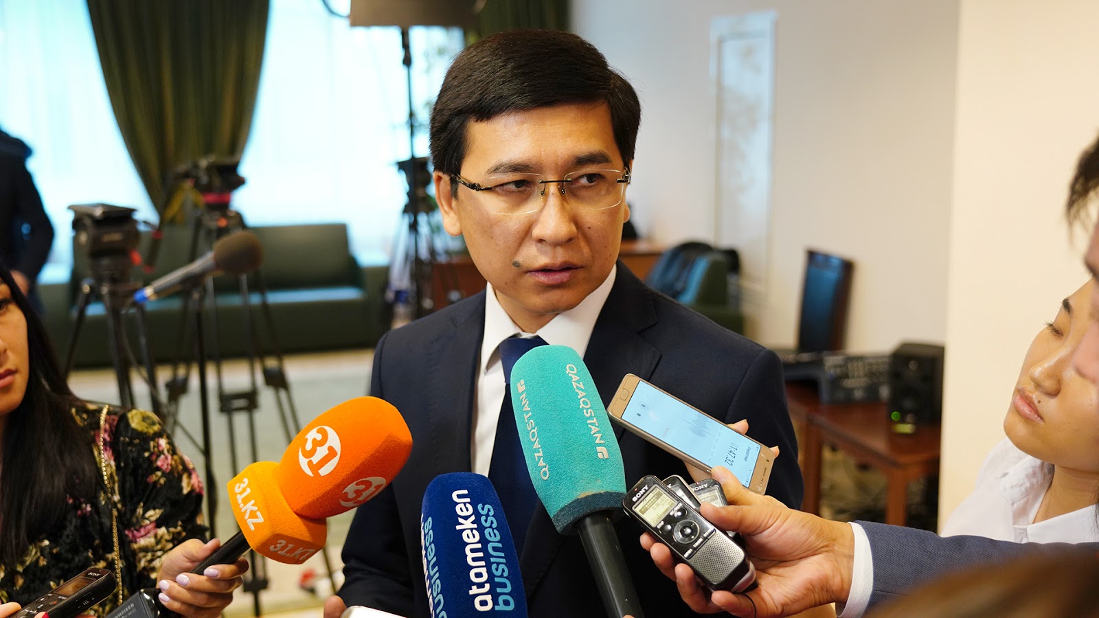 Ashat Aimaǵambetov: «Qoǵamdyq tártipti saqtap qaza bolǵandardyń balalary JOO-da tegin oqidy»