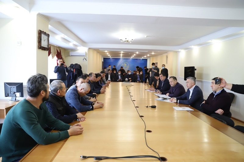 Маңғыстауда үкіметтік комиссия мүшелері белсенді бастамашыл топпен келіссөз жүргізіп жатыр