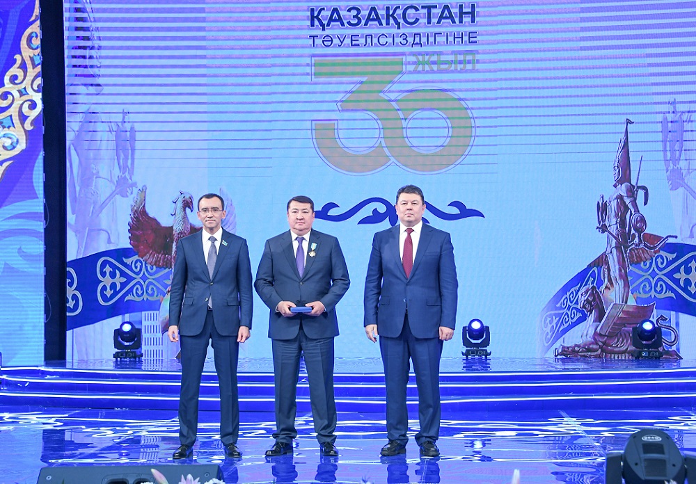 Táýelsizdiktiń 30 jyldyǵyna orai jetisýlyqtarǵa memlekettik nagradalar tabystaldy